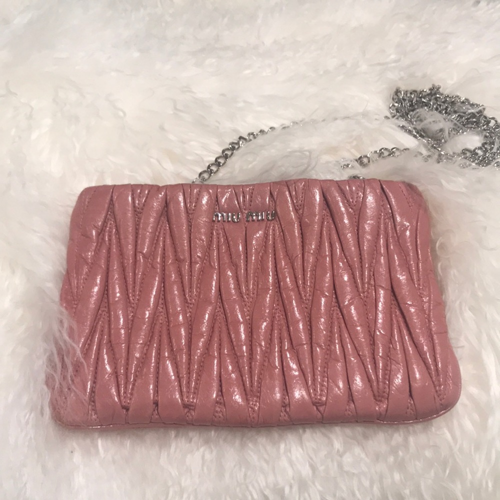 Pre-owned Miumiu clutch. Well maintained. Pink.